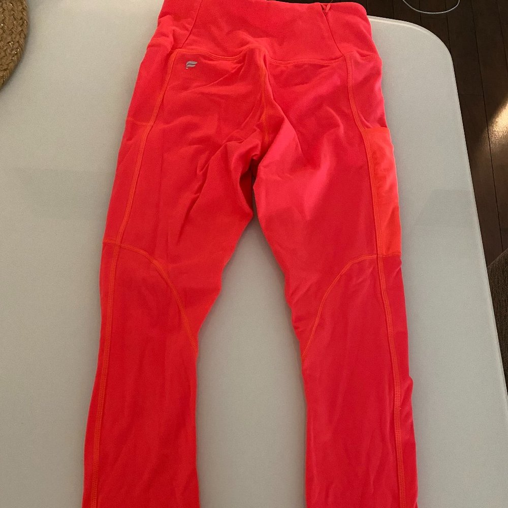 Fabletics Motion 365 Set (Crop & 7/8 Leggings)